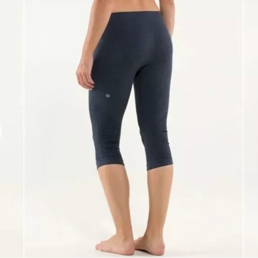 Lululemon Navy Blue Cropped Leggings - Picture 2 of 10